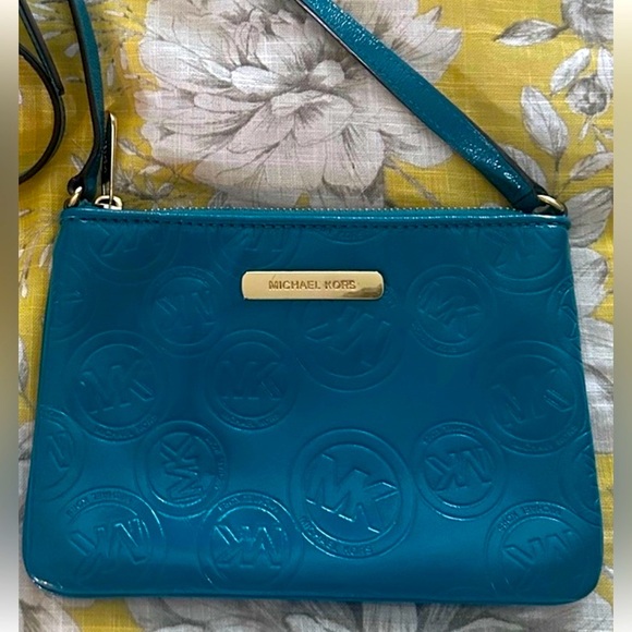 Vintage, Michael Kors Signature Patent Crossbody - Picture 3 of 11